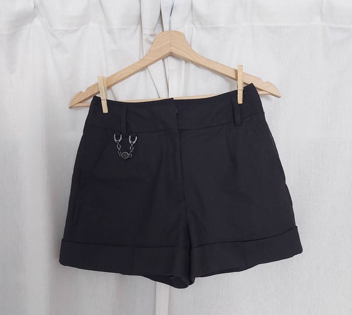 Pantaloni: Short Céline – Usato da Lausanne venduto da Meganelausanne