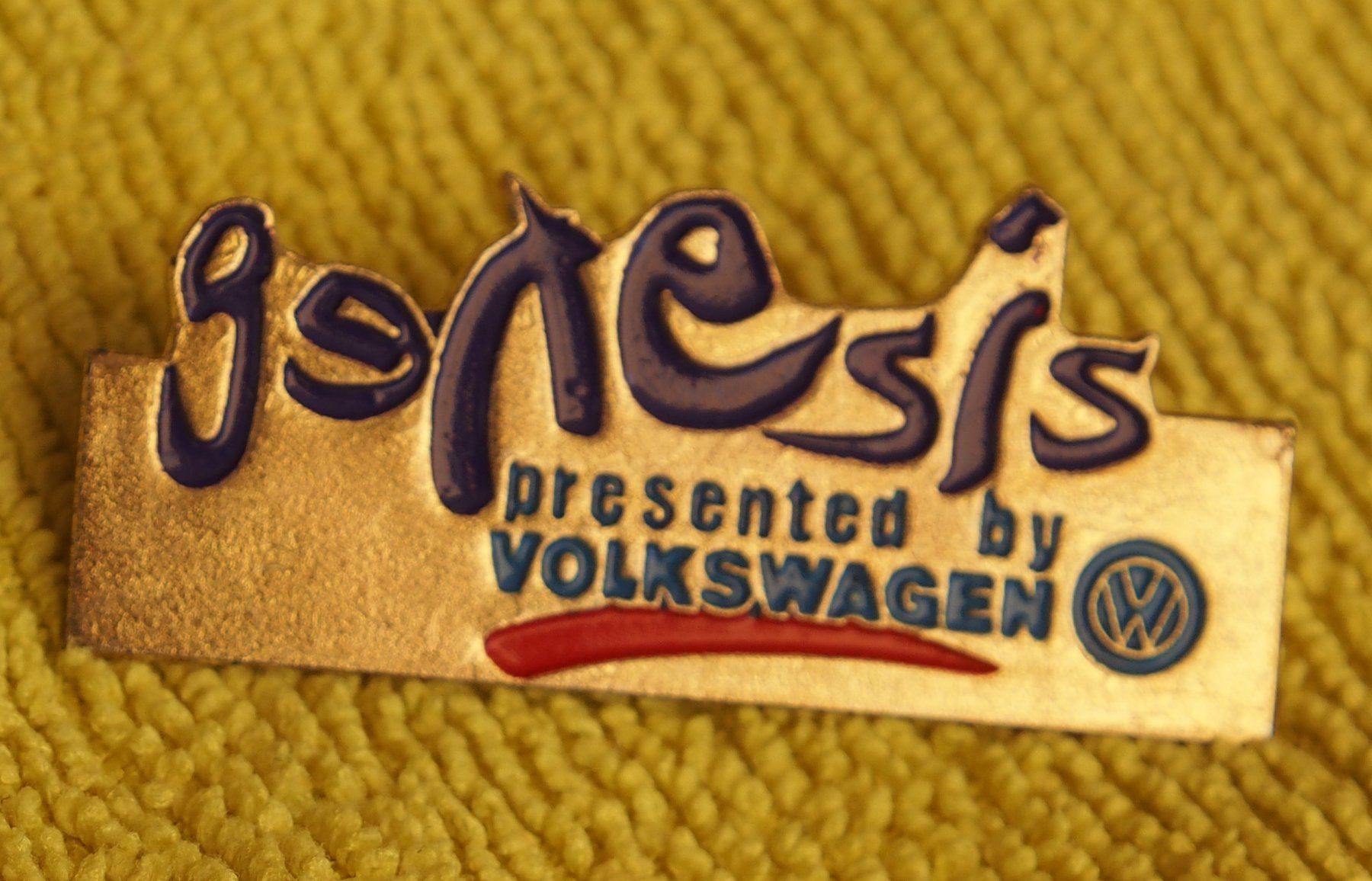 Placchette & Badge: Pin's Genesis presented by Volkswagen objet de collection – Usato da Ovronnaz venduto da Etagne68 2