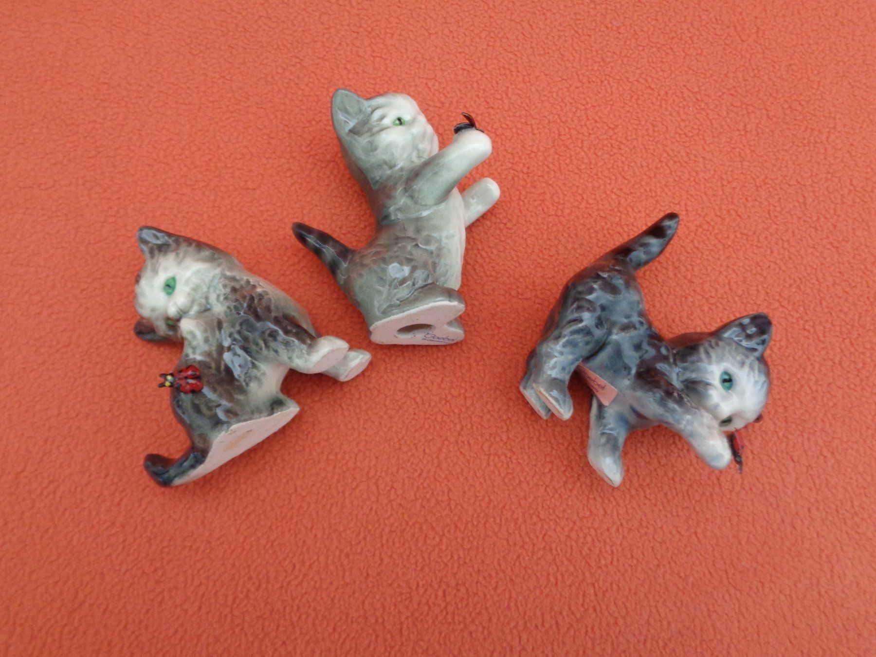 Figuren: 3 kleine Goebel Katzen mit Marienkäfer – Gebraucht aus Chur von omonia 8