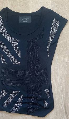 Hochwertiges Shirt mit Strasssteinen