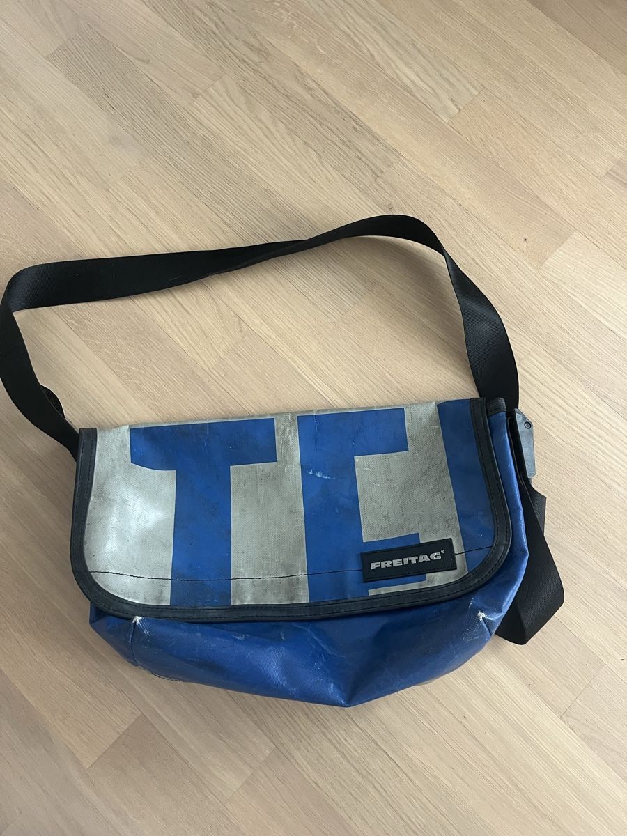 Freitag Borse: Freitag Tasche Blau-Weiss Gross – Usato da Meilen venduto da jes_c25c 1