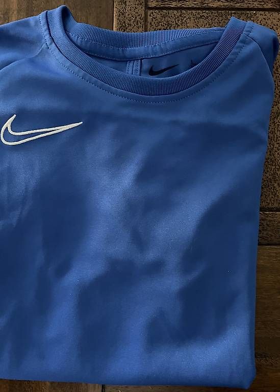 Camicie, T-shirt & Polo: T-shirt Nike 147/158 – Usato da Viganello venduto da bia_x25w