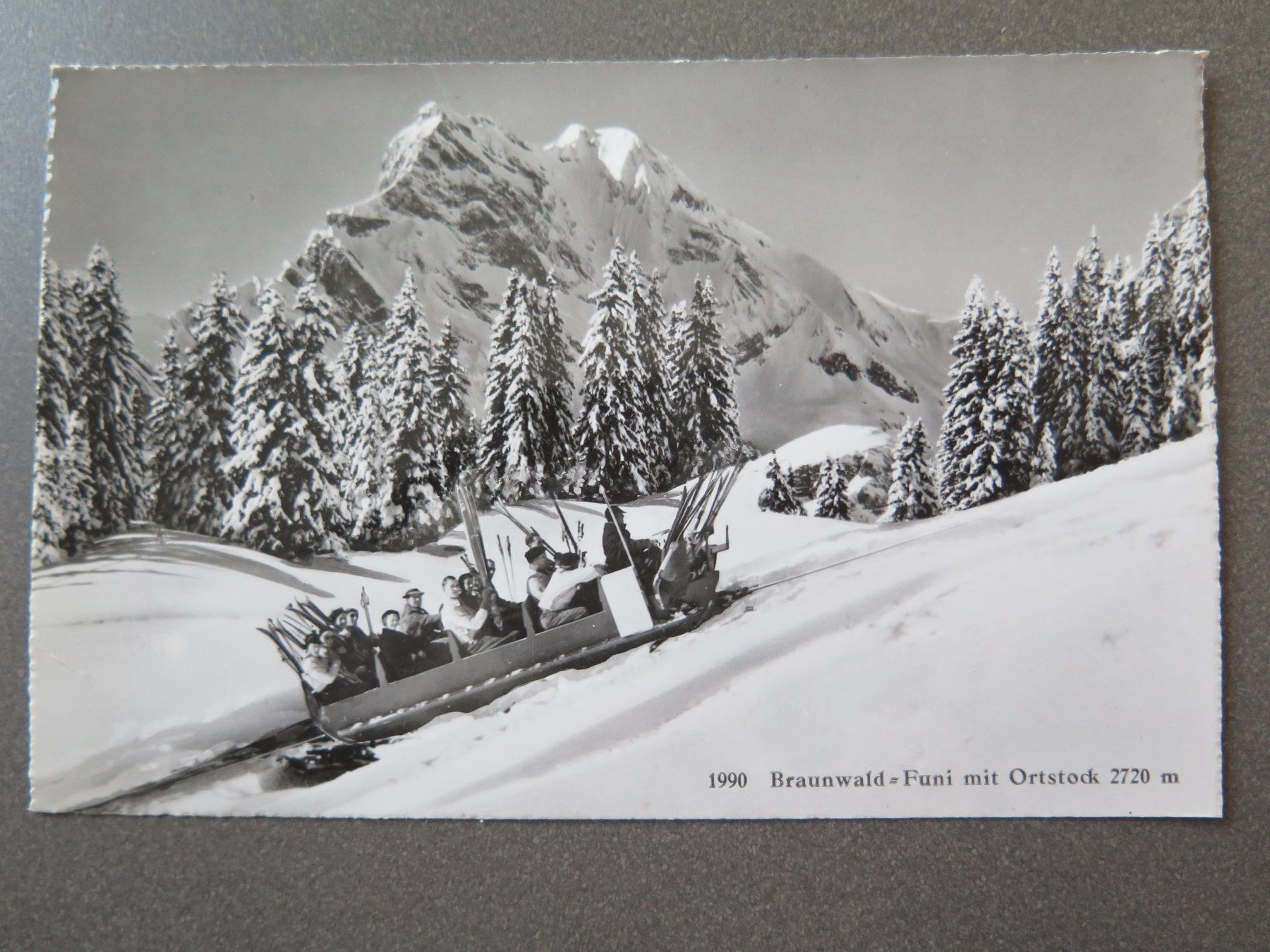 Cartoline postali: BRAUNWALD - FUNI MIT ORTSTOCK – Usato da Wittenbach venduto da lipasal