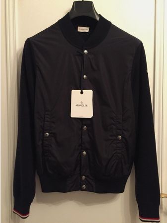 Moncler Strickjacke Grösse M NEU