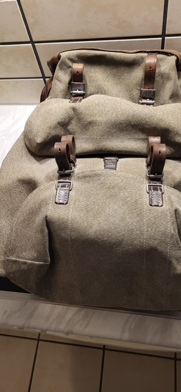 Schweizer Armee Zaini: Original-Rucksack der Schweizer Armee, 1966 – Usato da Bonfol venduto da salutoi01 1
