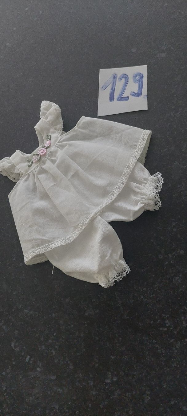 Giocattoli: Puppenkleidchen  – Usato da Muri AG venduto da nindo1 7