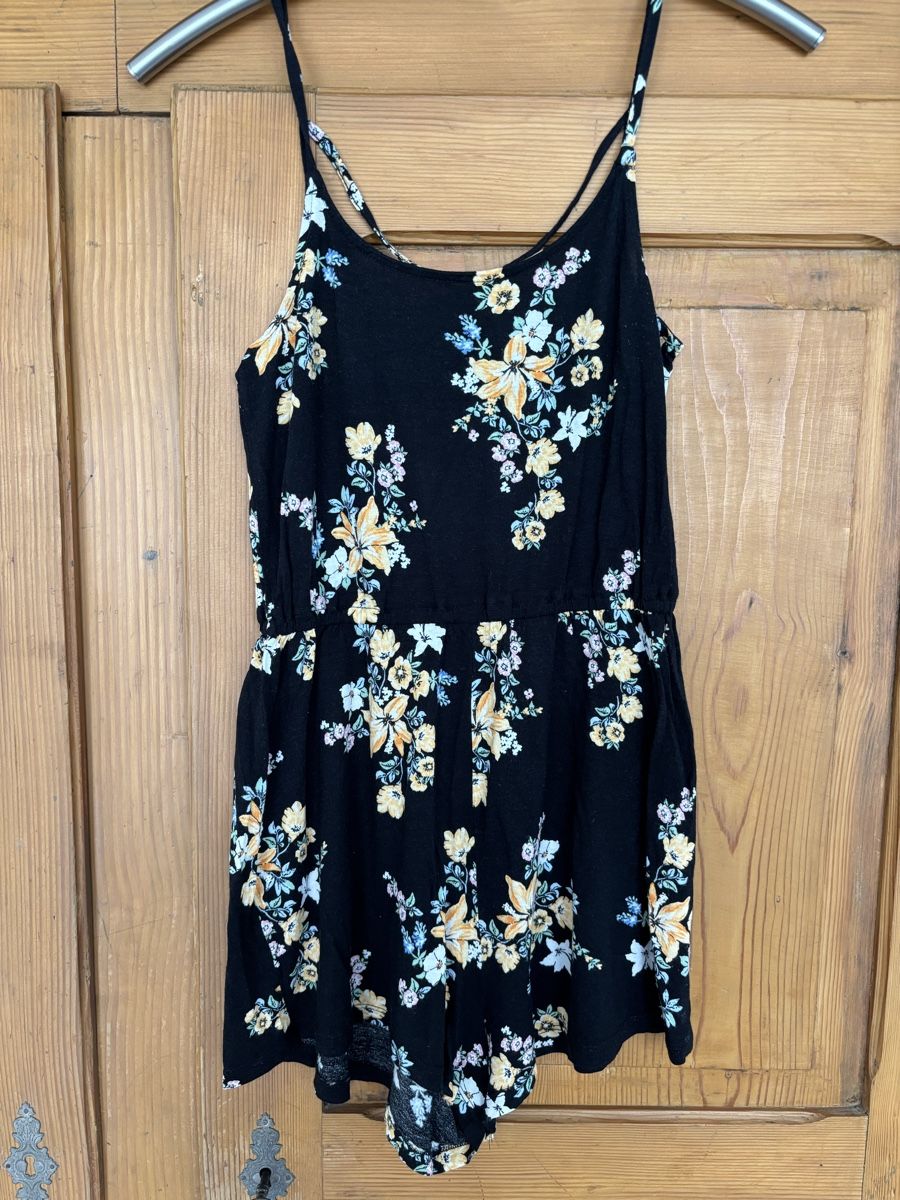 H&M Tute: Blumen-Jumpsuit – Usato da Solothurn venduto da skillsine
