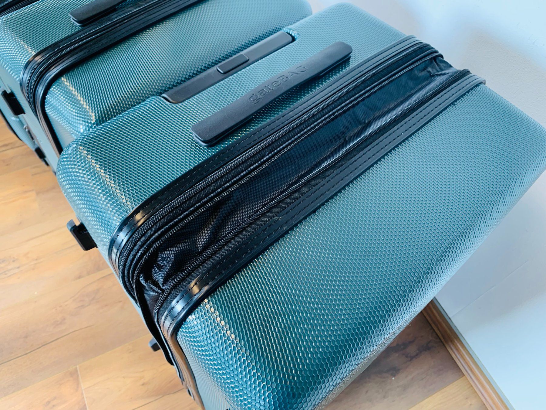 Valigie: 4 teiliges Koffer Polycarbonat gateBAG BUNDLE GRÜN NEU – Nuovo e nell'imballaggio originale da Bergdietikon venduto da shopAgent 4