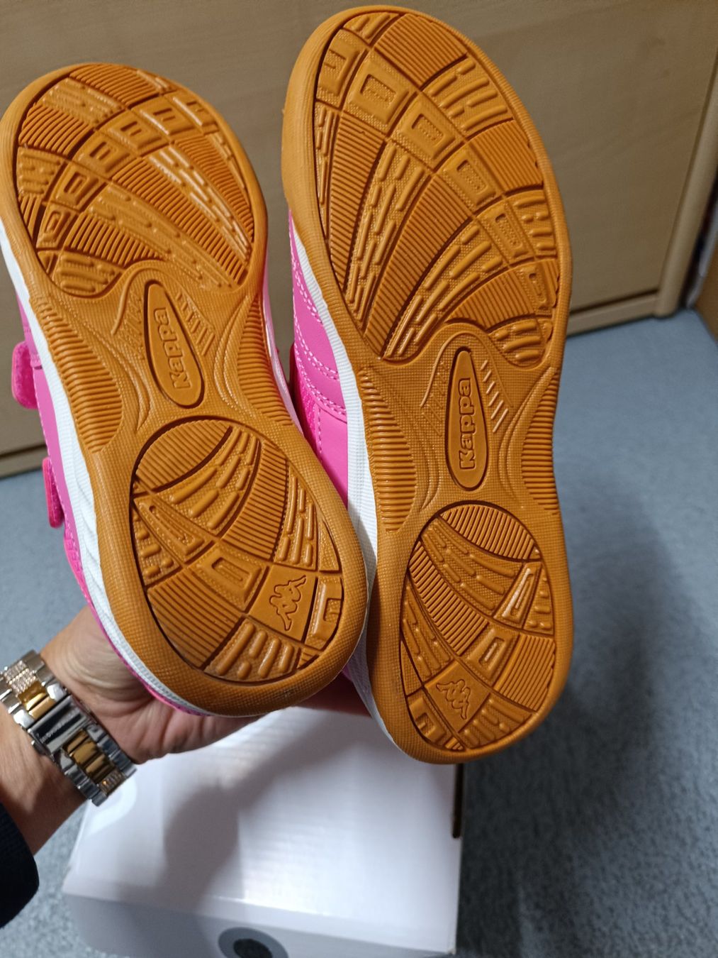 Kappa Scarpe per ragazze: Neue Kappa Hallenschuhe Grösse 32 – Nuovo e nell'imballaggio originale da Wohlen AG venduto da Fabe3 2