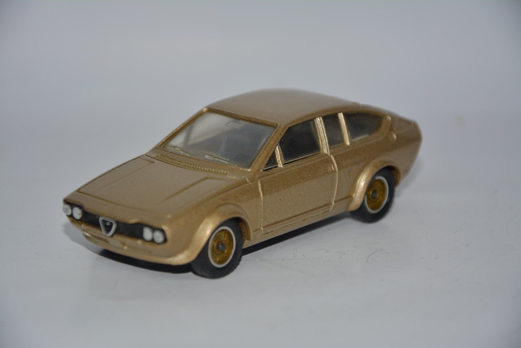 Alfa Romeo Modellini d'auto: Alfa Romeo Alfetta GTV 1980 , Solido , 1:43 – Usato da Goldach venduto da Feivel9 1