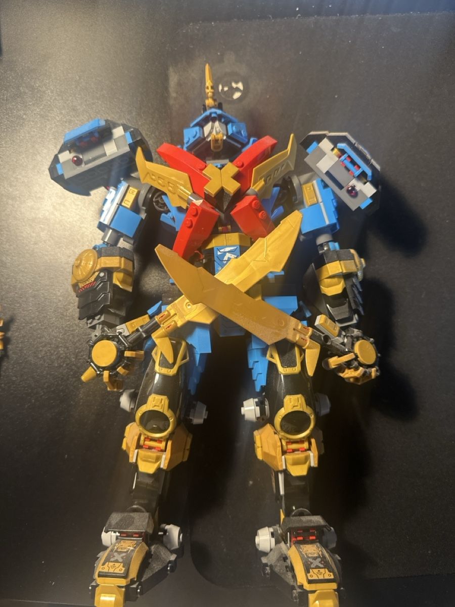 Lego Statuette: Ninjago Roboter mit Figur ab 30Fr! – Nuovo (secondo la descrizione) da Niederrohrdorf venduto da Guido.B