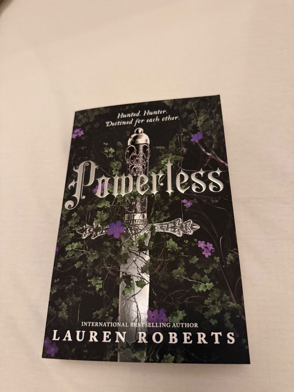 Bücher: Book "Powerless" by Lauren Roberts – Neu (gemäss Beschreibung) aus Nyon von Alex017