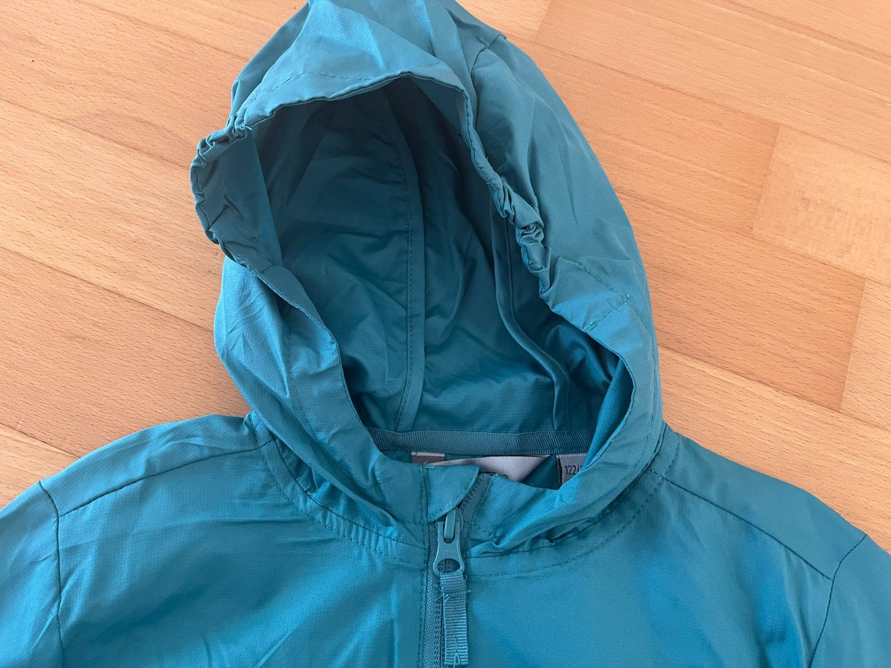 Giacche: Dünne Regenjacke türkis Gr. 122-128 – Usato da Muttenz venduto da Juvenile33 2