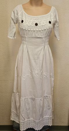 Weisses Boho Sommerkleid mit Häkelspitze & Stickerei Gr. M