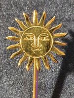 R396 - Alte Anstecknadel St. Moritz Sonne HF vergoldet