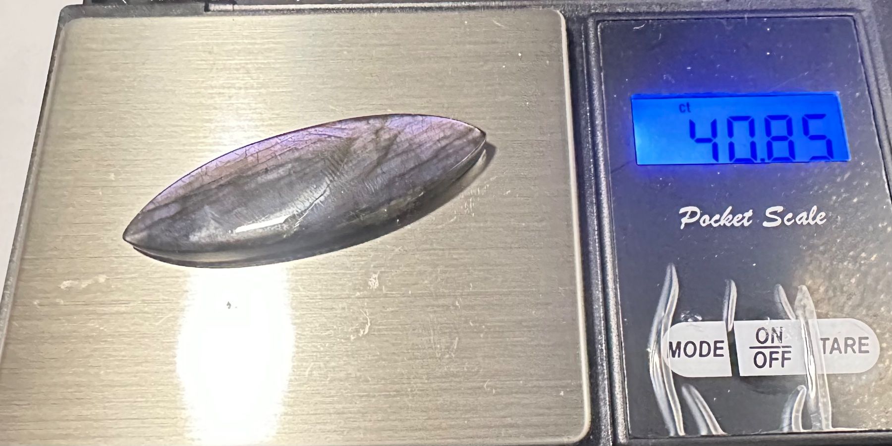 Mineralien & Heilsteine: Wunderschönes Labradorit Cabochon – Neu und originalverpackt aus Männedorf von CabochonExceptionnel 4
