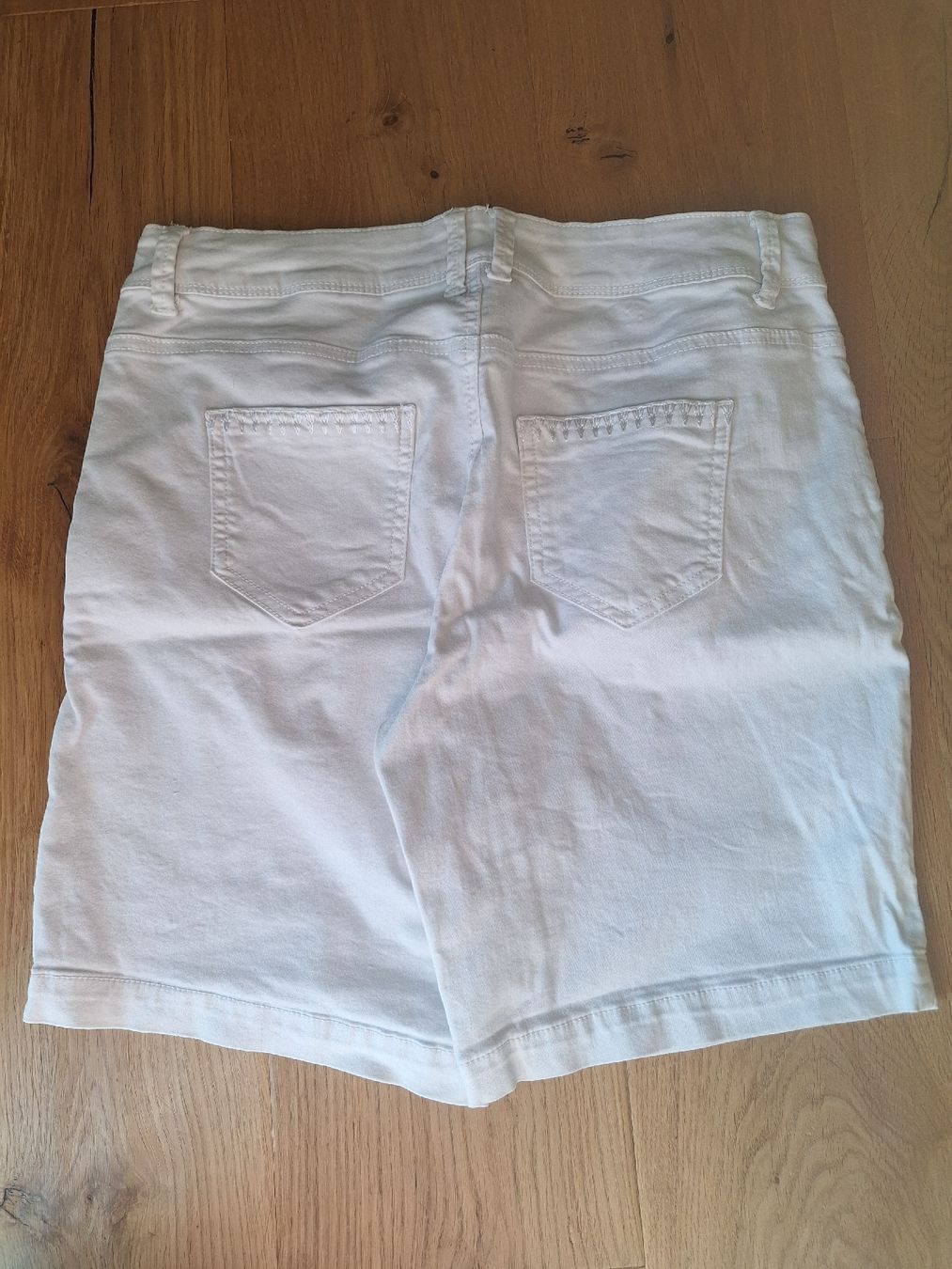 C&A Jeans: Damen Shorts weiss  – D'occasion à Wangen an der Aare par jan_2zxv 1