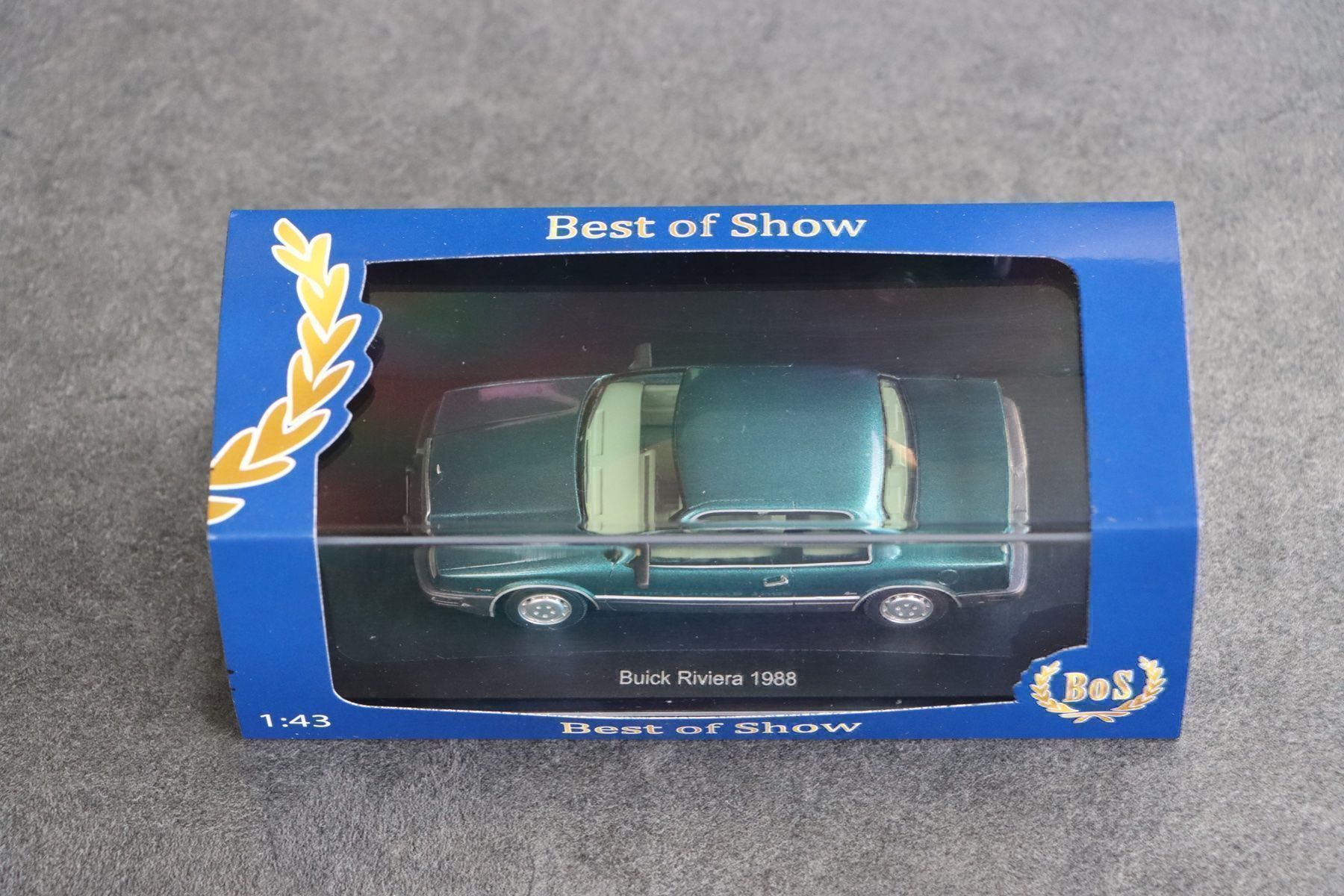 Voitures modèles: Buick Riviera 1988 1:43 BOS Models – Neuf avec emballage d'origine à Bühl b.Aarberg par modelldiecast 1
