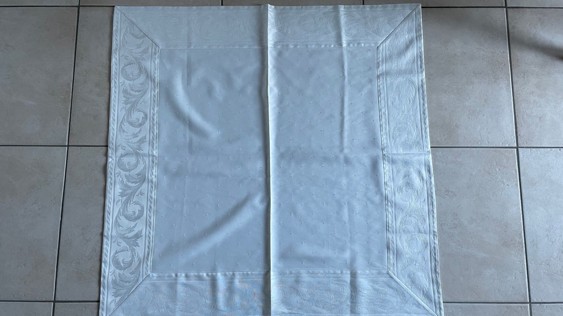 Sonstige Tischwäsche: Tischdecke schneeweiss silber 99 x 99 cm – Neu (gemäss Beschreibung) aus Birsfelden von Nic21 4
