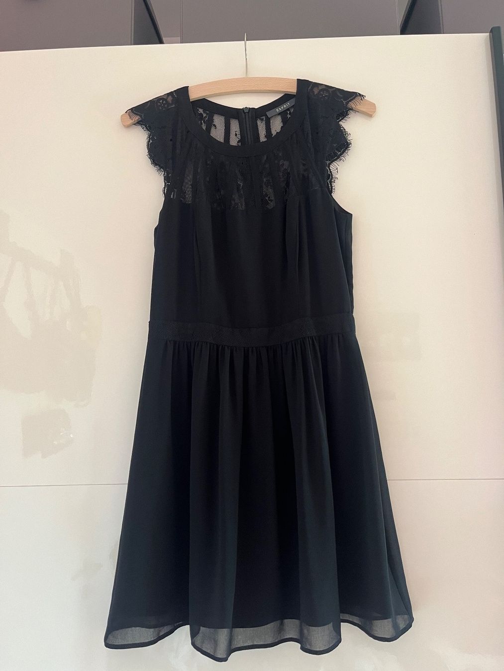 Esprit Kleider: Esprit Kleid – Gebraucht aus Schaan von kri_tsw8