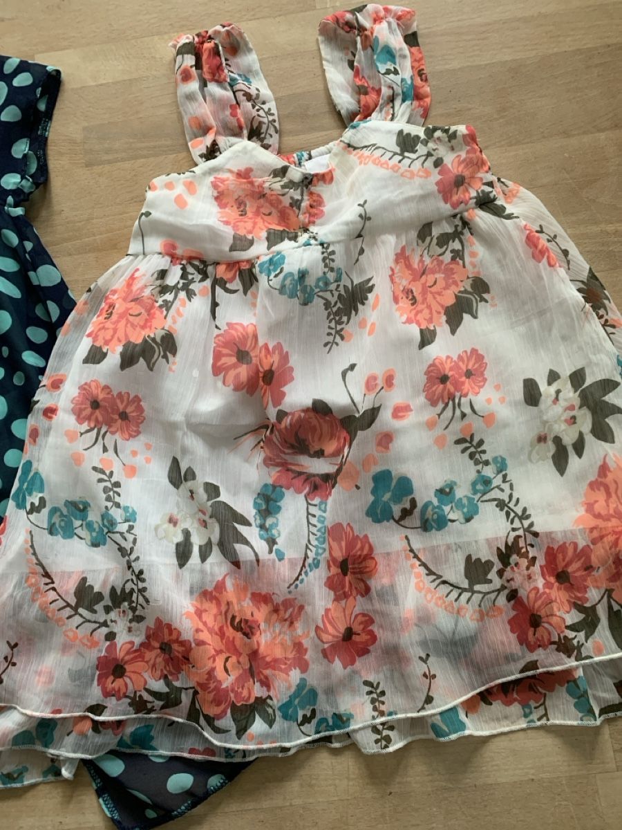 Lotti & Set di vestiti: Titel: 2 Mädchenkleider Gr. 122 🌸 – Usato da wald zh venduto da trebeli 2