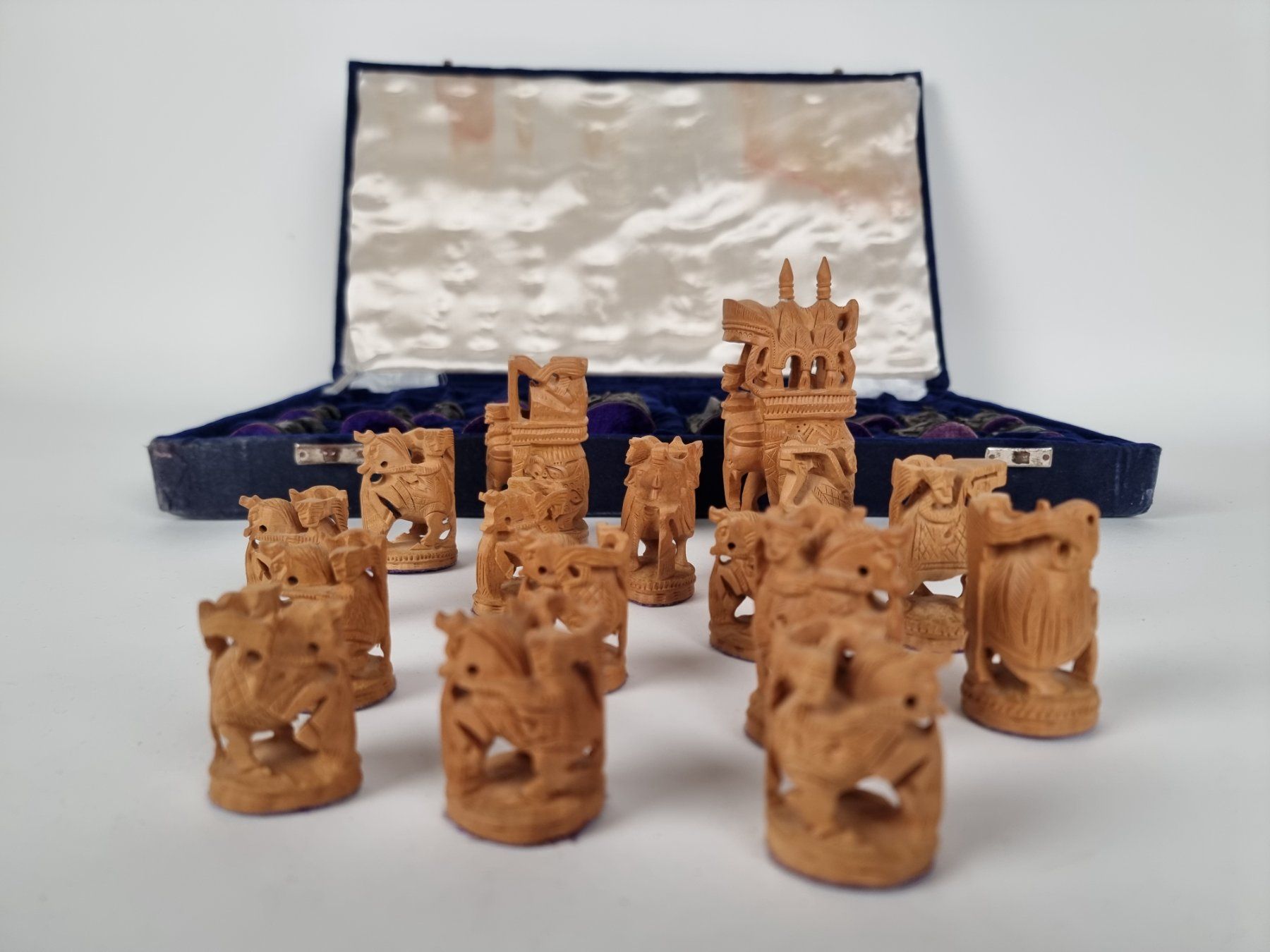 Giochi: Traditionelles indisches Rajasthani- Schachspiel – Usato da Urtenen-Schönbühl venduto da Restwert_Schoenbuehl
