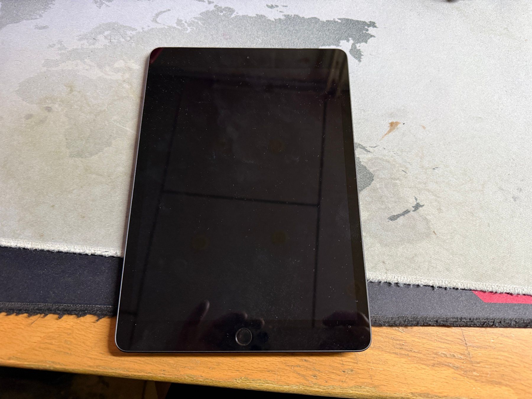 Apple Tablettes PC: Ipad 7 32Gb Wifi-Cellular – D'occasion à Au SG par bah_6f5w