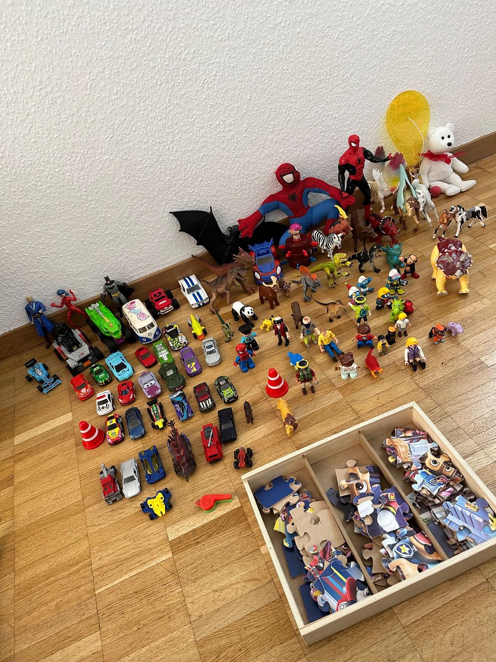 Giocattoli: Div. Autos, Puzzle, Schlümpfe, Figuren – Usato da Zürich venduto da Maximum78