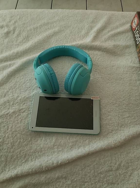 Cuffie: Cuffie e mini tablet – Usato da Ligornetto venduto da p5m23
