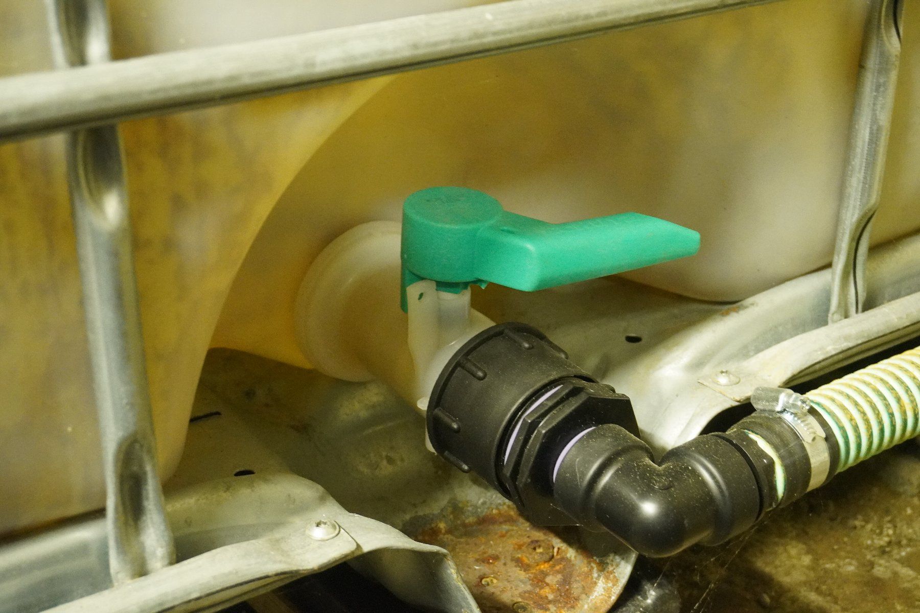 Abbeveratoi e trogoli: IBC Container 1000L Regenwassertank, Gartenbewässerung – Usato da Thunstetten venduto da blob87 4