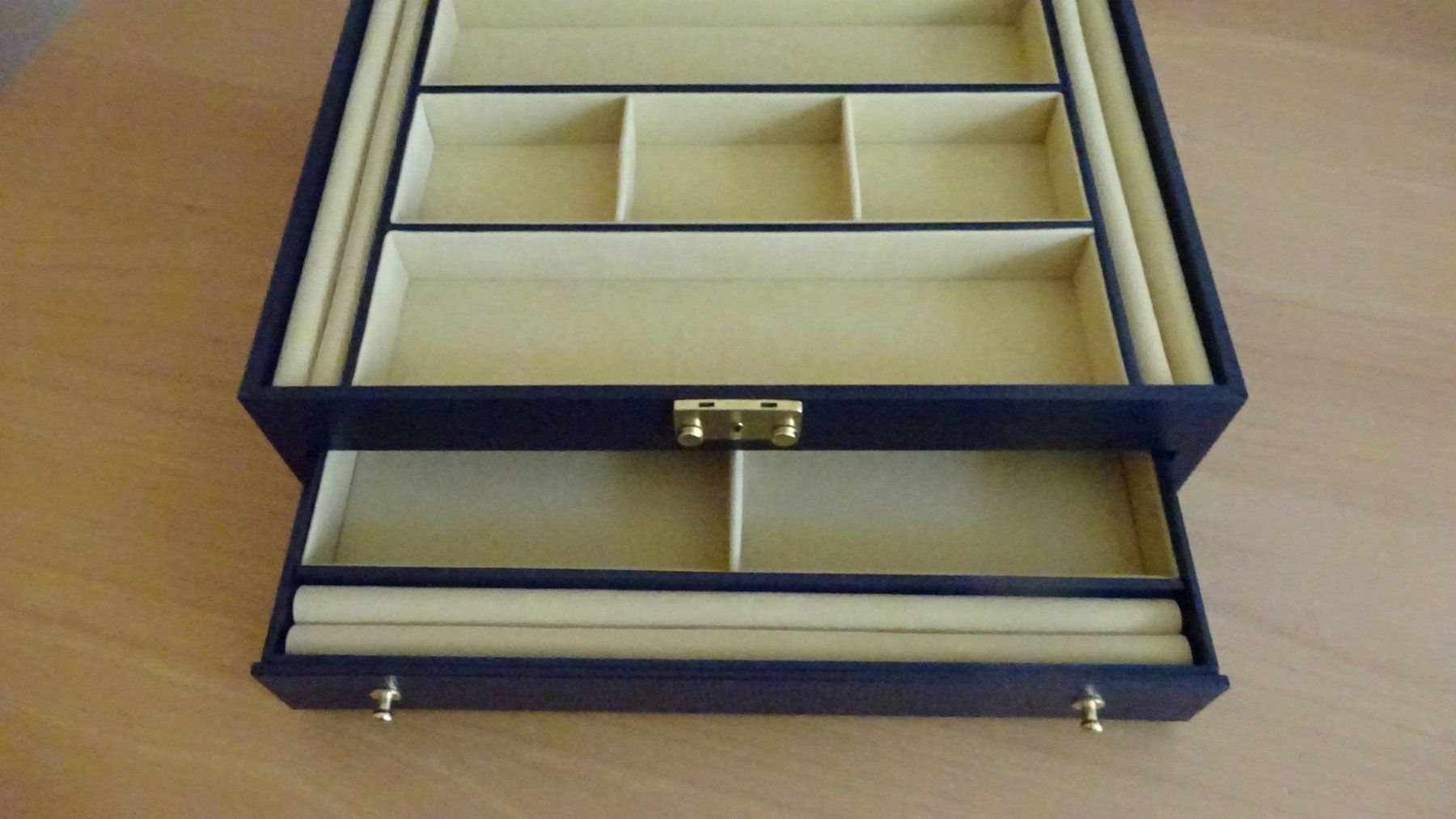 Sonstiger Schmuck: Schmuckschatulle – Gebraucht aus Mettmenstetten von Izzub 1