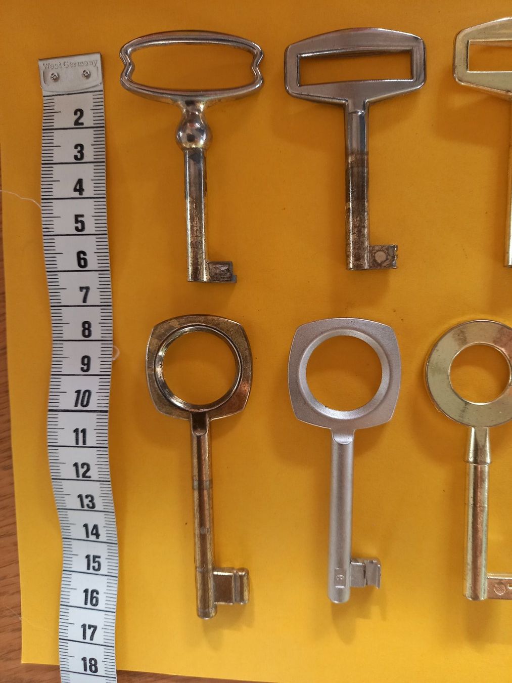 Chiavi: Lot de 10 clefs à panneton pour meubles – Usato da Rossens FR venduto da Souris1 1