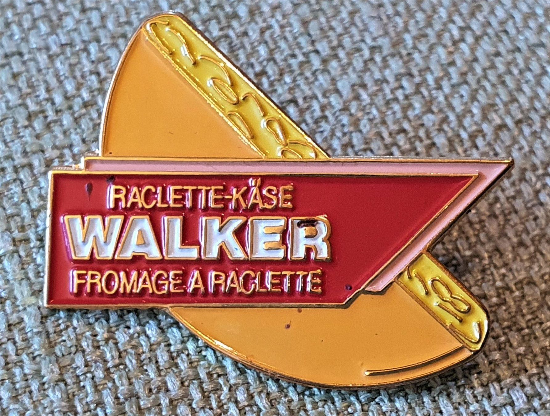 Placchette & Badge: D034 - Pin Walker Raclette Käse Fromage – Usato da Reinach BL venduto da Boston-Verkauf
