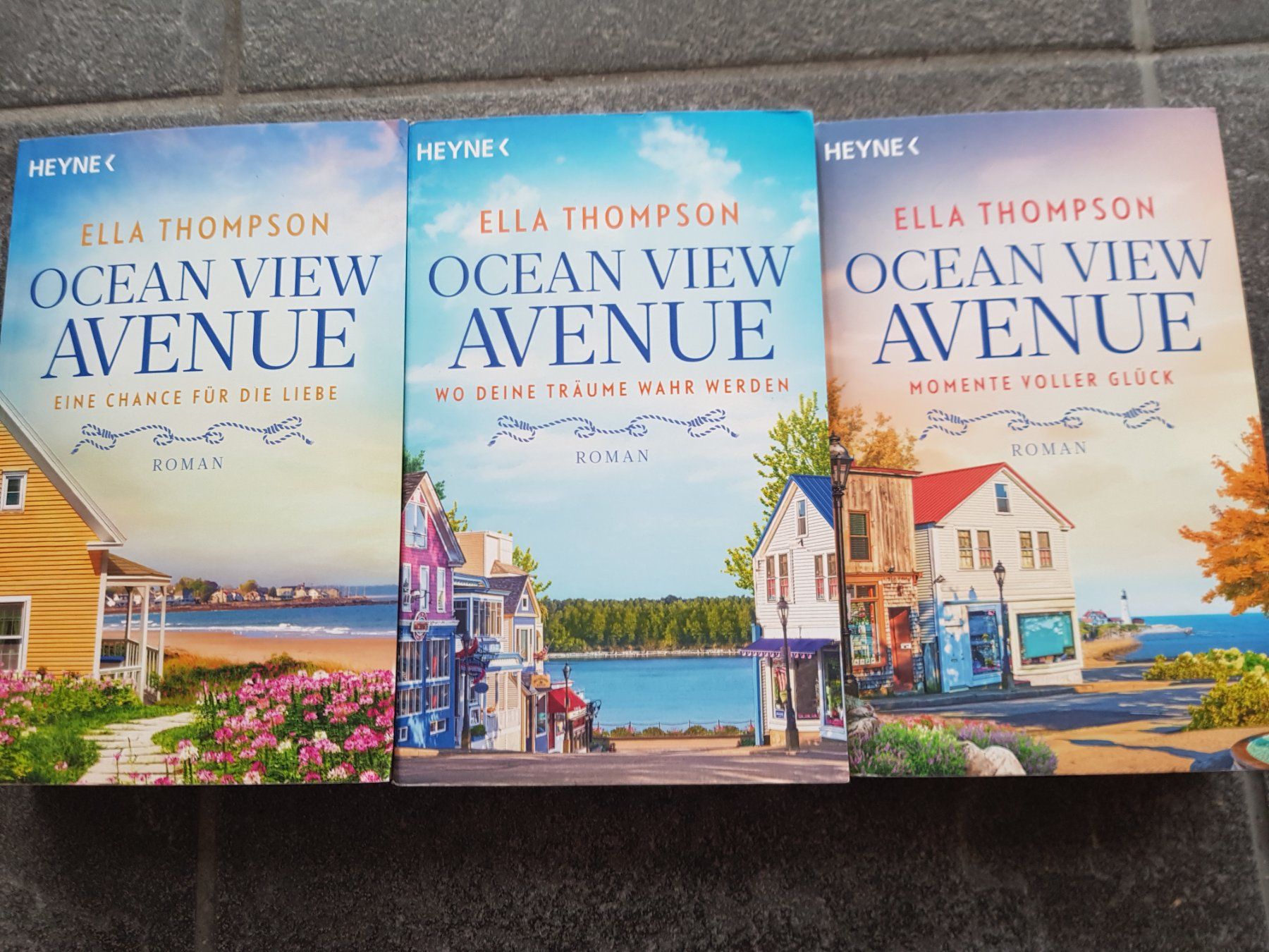 Libri: 3 Bücher Set -  Ocean View Avenue / Ella Thompson – Usato da Dietikon venduto da marconi07