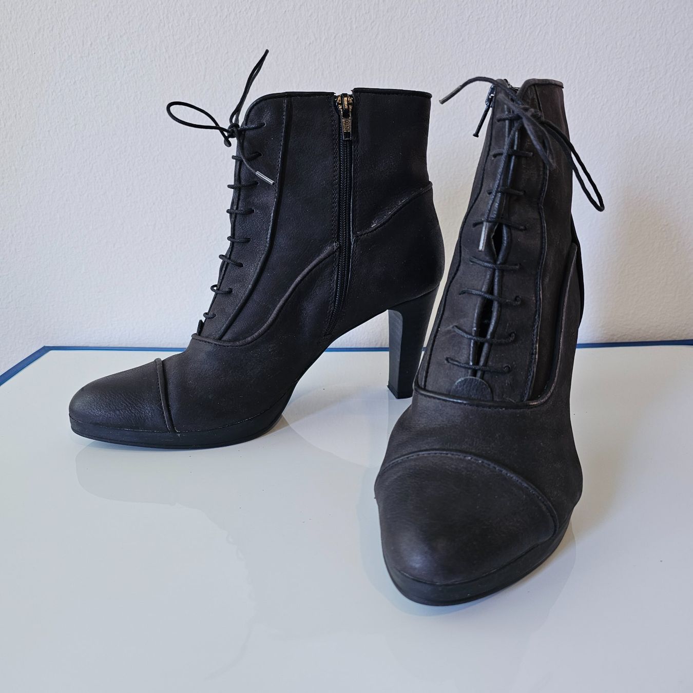 Scarpe da donna: 🖤 Elegante Ankle Boots mit Absatz, Gr. 40 – Usato da Matten b. Interl venduto da Vanilla8