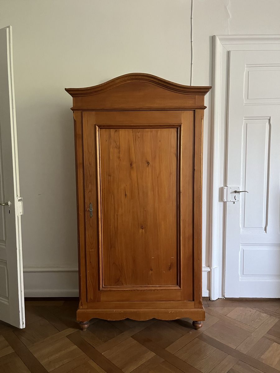 Armadi: Alter Holzschrank – Usato da Zürich venduto da evi49