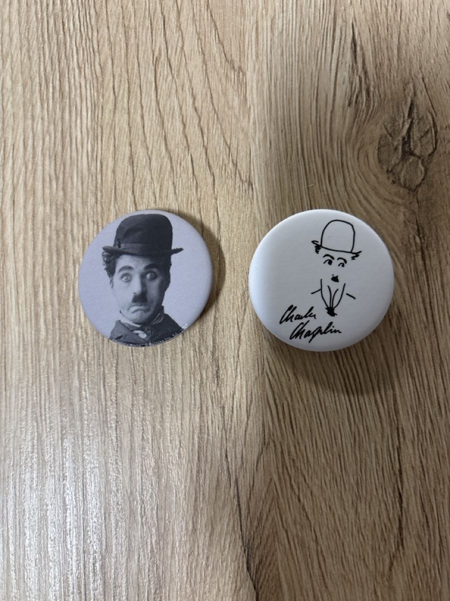 Plaquettes & Badges: Badges Charlie Chaplin  – Neuf (Voir description) à Vuippens par Tryce1802
