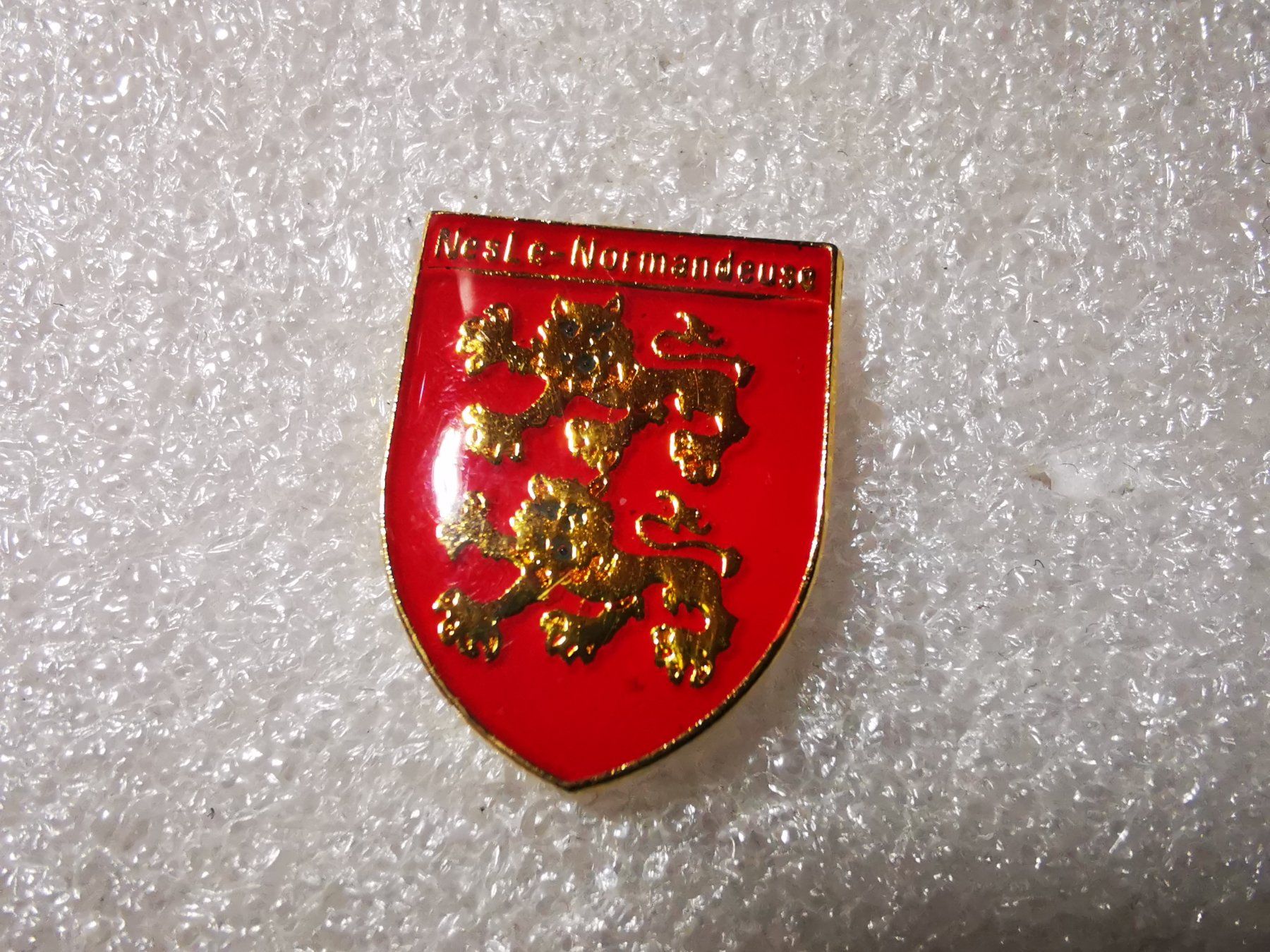Placchette & Badge: Ansteckpin 10: Nesle Normandeuse – Usato da Oppligen venduto da Pin-Fall-Shop
