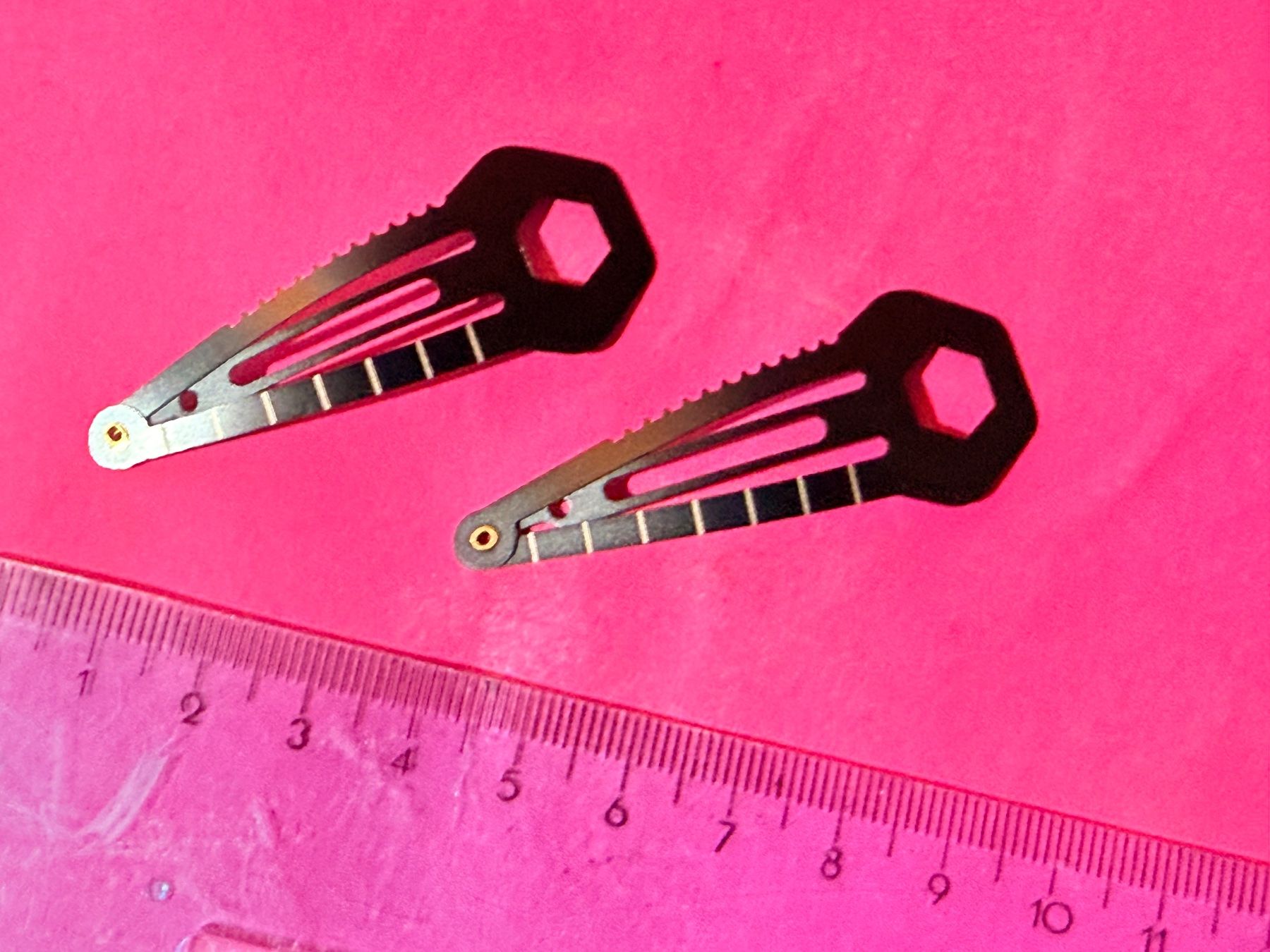 Haarschmuck: 2x Haarklammern / Werkzeug / Multifunktion / Neu – Neu (gemäss Beschreibung) aus Zuerich von SonderArt-Wertgut