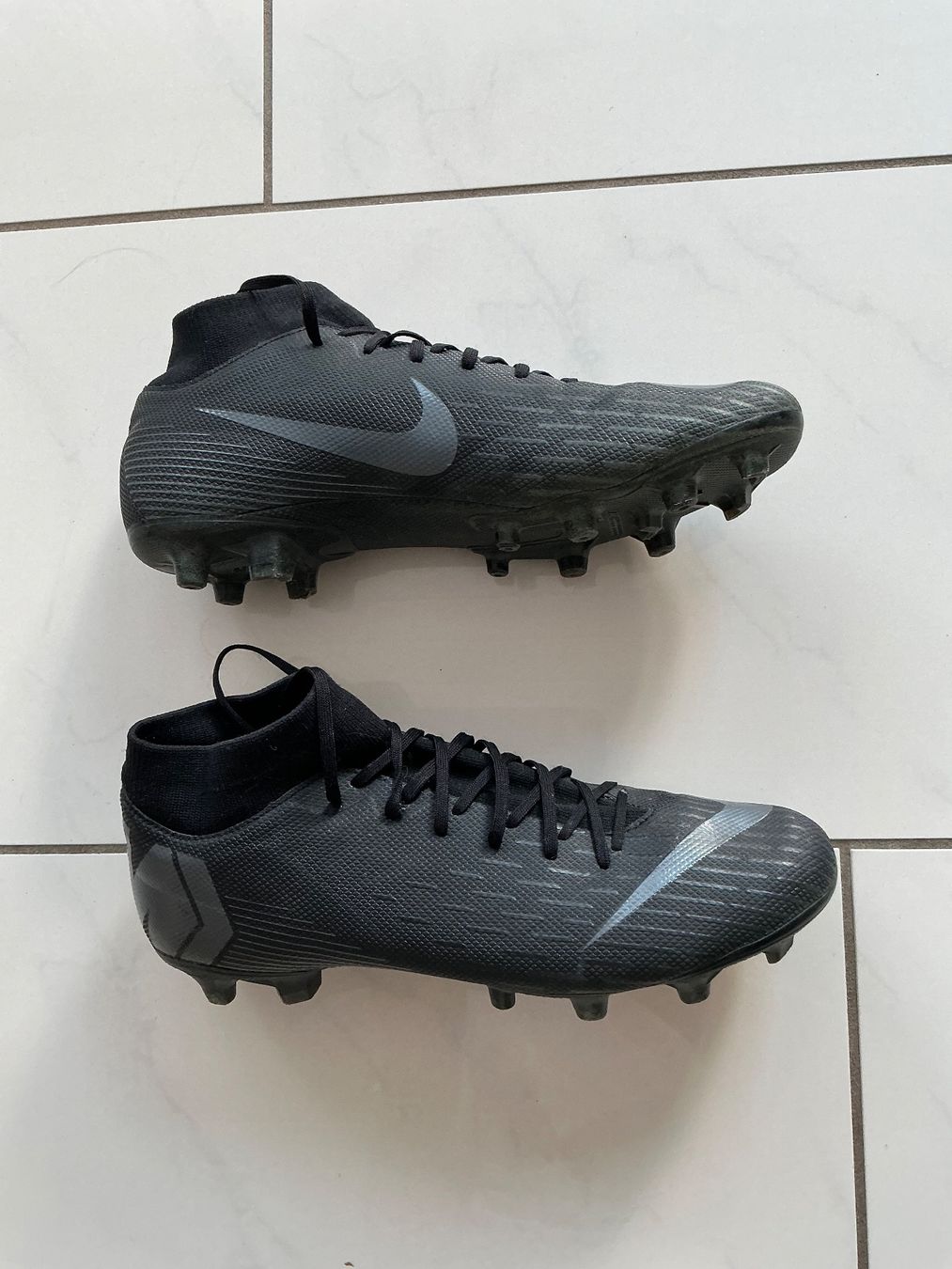 Nike Scarpe da uomo: Nike Fussballschuhe Gr.43 – Usato da Biel-Benken BL venduto da Sahra1 1