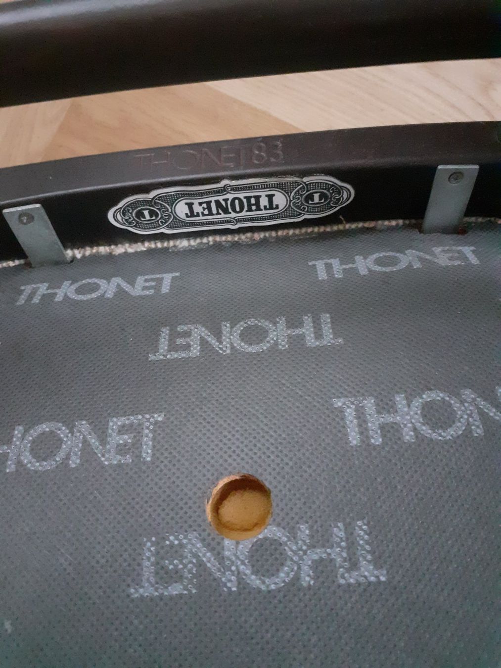 Thonet Tavoli: Thonet: Tisch mit 5 Stühlen – Usato da Zürich venduto da benski34 9