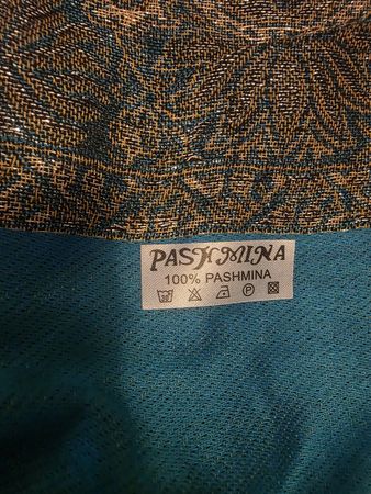 Neuer, ungetragener Pashmina-Schal