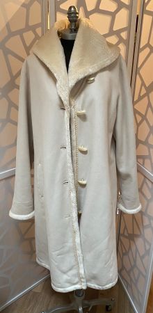 Great hooded off white coat. EUR40