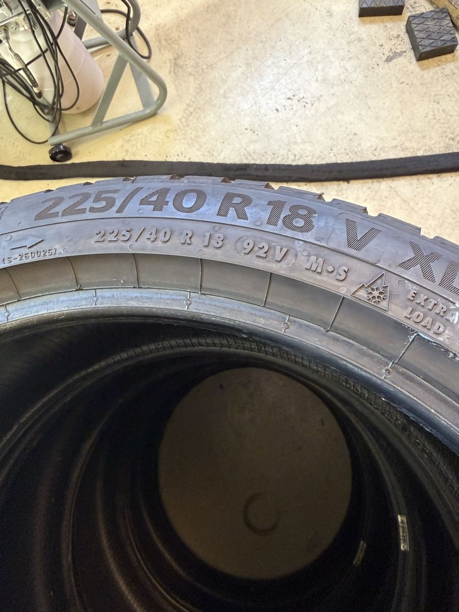 Pneus & Kompletträder: Winterreifen 225/40 r18 – Gebraucht aus Dürnten von Tritoi 2
