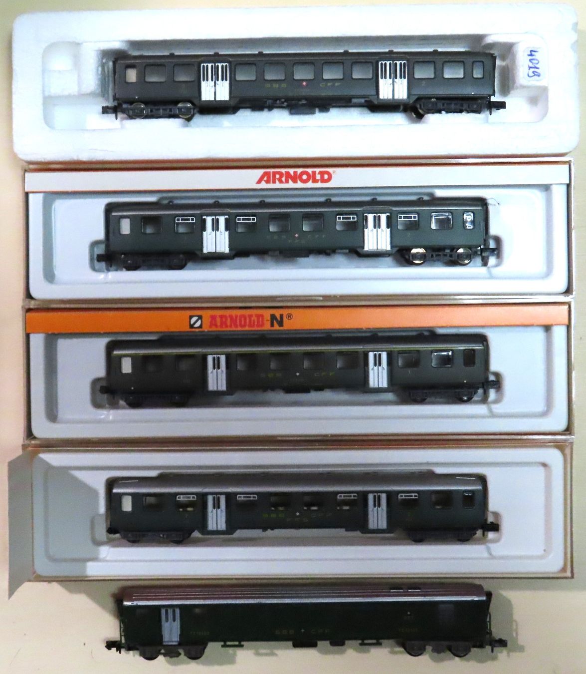 Arnold Modellini di ferrovie: Arnold - CFF - 1ère et 2ème classe + fourgon – Usato da Belfaux venduto da GauMike