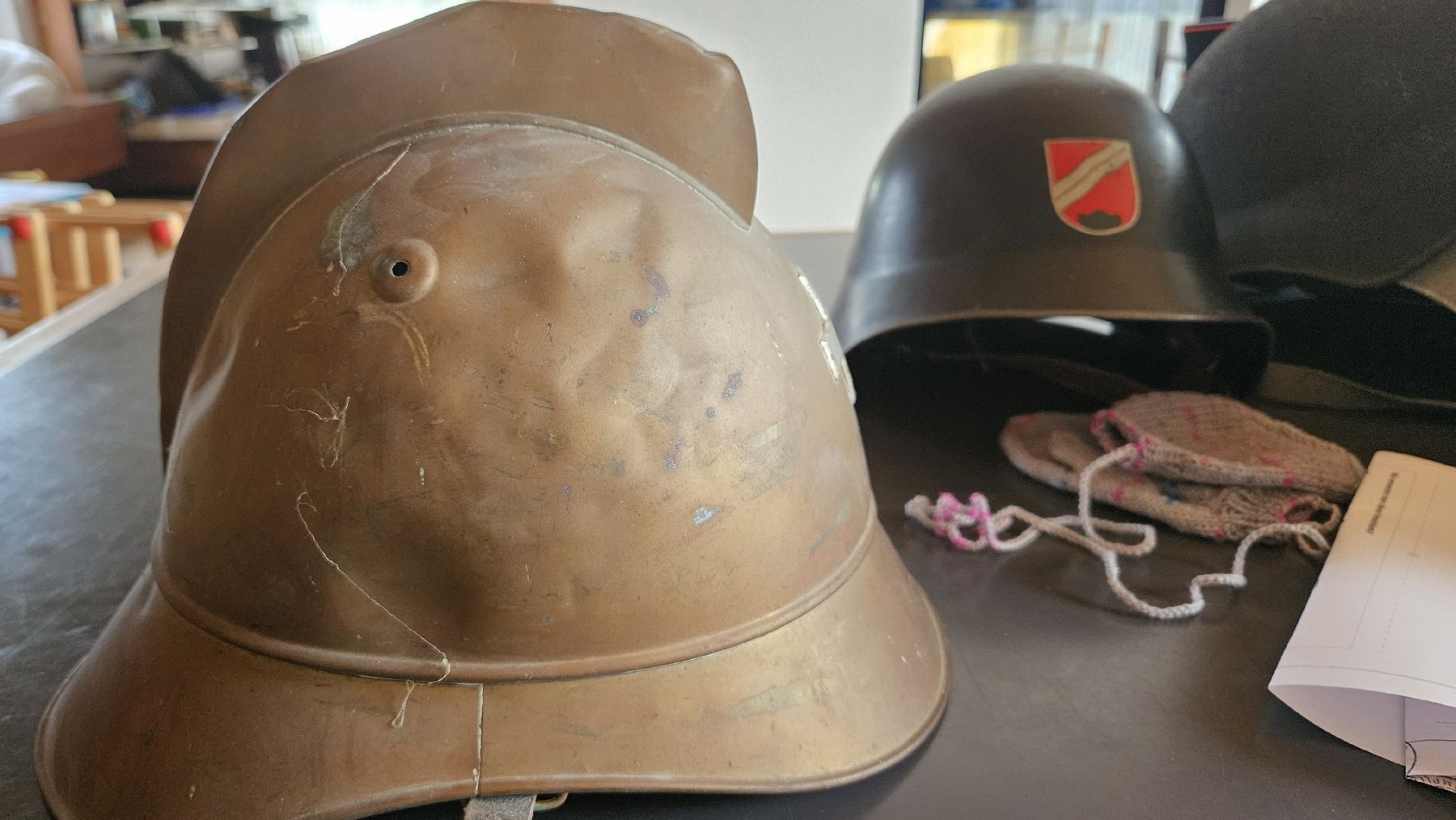 Uniformi & Effetti personali: Alter Armeehelm mit Schweizerkreuz – Usato da Bern venduto da mor_f9kh 3