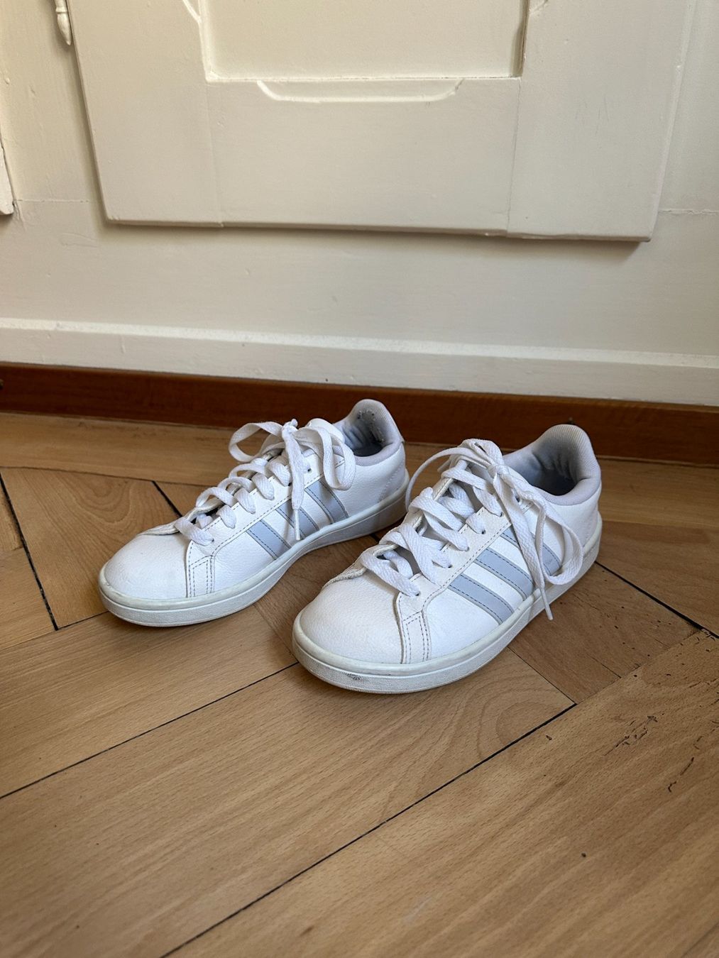 Adidas Scarpe da donna: ADIDAS - Sneaker weiss 36 1/3 – Usato da Zürich venduto da Diazaio