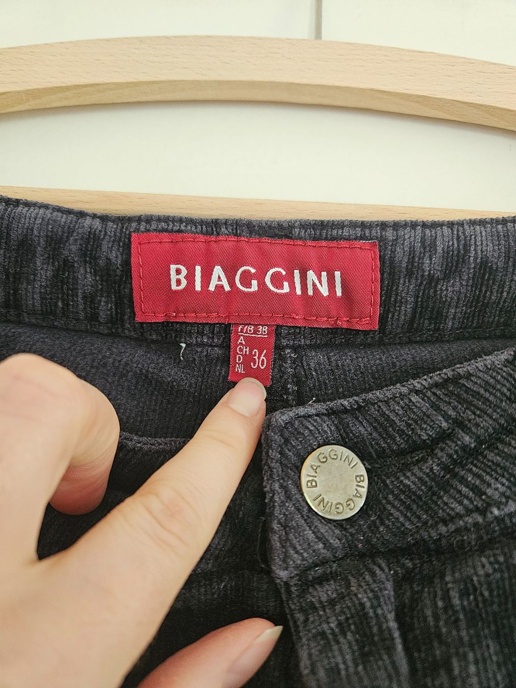 Jeans: Tolle Biaggini-Jeans anthrazit Gr.36 – D'occasion à Schaffhausen par sabrina915 3
