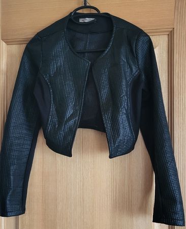 Kurze Damenjacke schwarz strukturiert