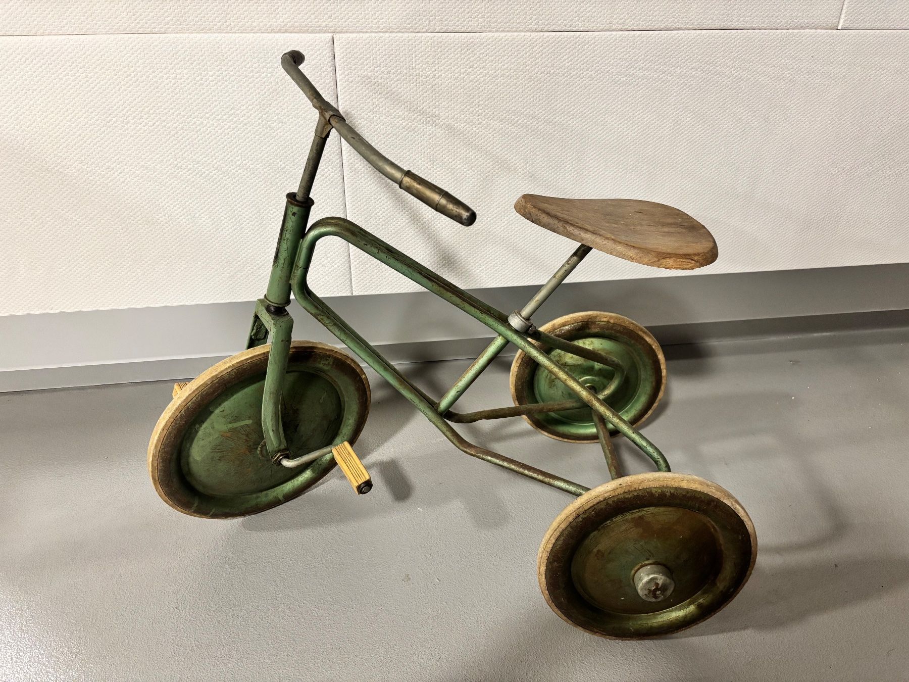Veicoli per bambini: sehr altes Dreirad – Usato da Neunkirch venduto da autoscooter57